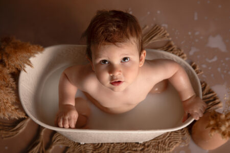 megane graindorge photographe tarn et garonne montauban 82 toulouse 31 spécialiste de la grossesse et du nouveau né photographe naissance portrait d'enfant bain de lait Photographe lifestyle professionnelle formée grossesse maternité